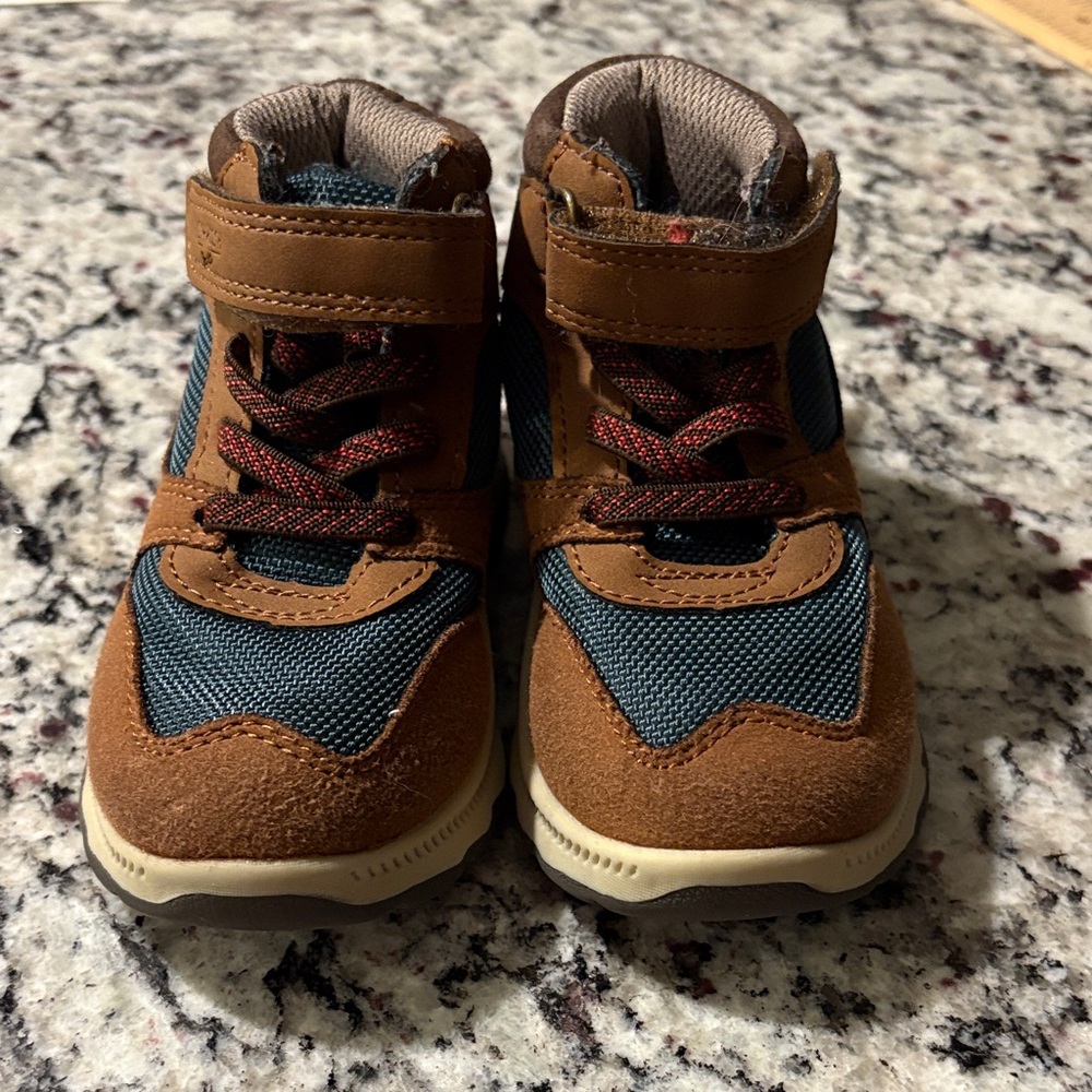 OshKosh B'gosh Tan and Blue Kids Boots - Picture 2 of 6